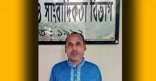 রাকসু নির্বাচনে মনোনয়নপত্র তুললেন ৫১ বছর বয়সী শাহরিয়ার মোর্শেদ খান